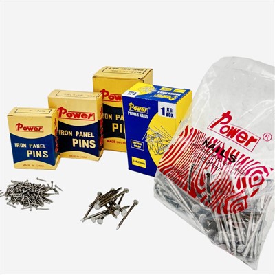 Clous en fil d'acier emballés dans une boîte