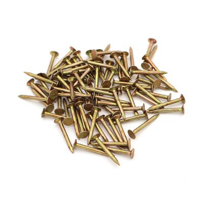 Clous en fer jaune-zinc